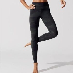 ALO Yoga Dark Camo Leggings and Top Set both XS